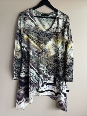 Temptation Italy Abstract Print Asymmetrical Tunic Top Long Sleeve V Neck